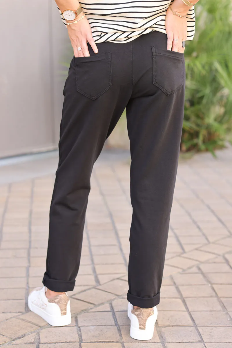 Jogging noir en coton ceinture élastique et poches zips liseré broderie chevrons