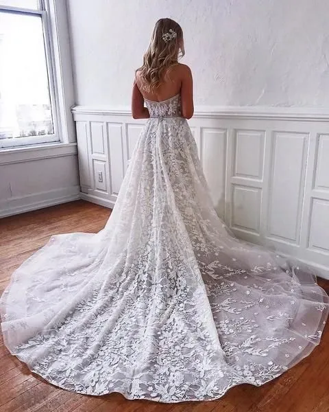 Stunning Sweetheart Aline Wedding Dress Sleeveless Tulle Lace Bridal Dress with Appliques
