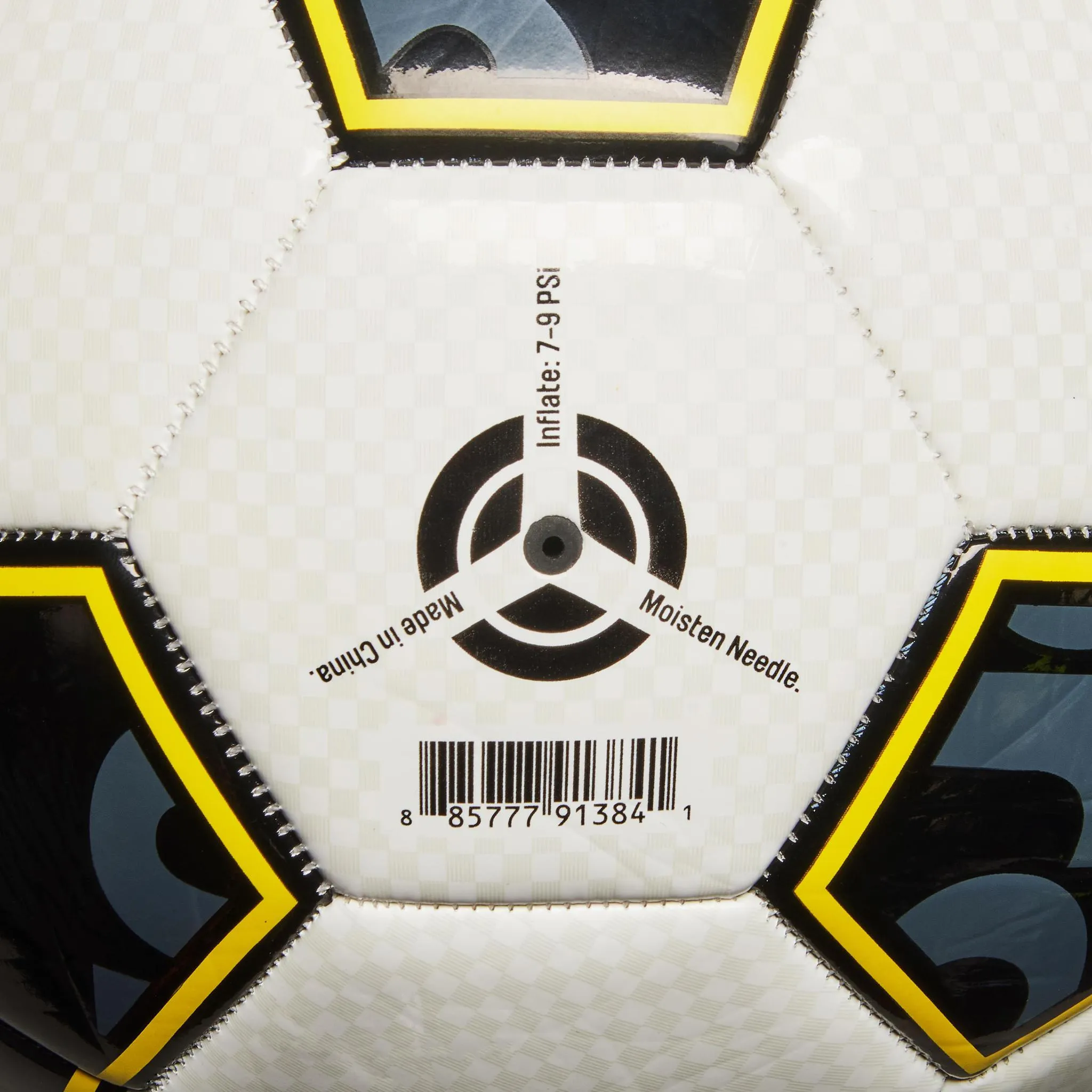 Umbro Pivot Soccer Ball for Training, Recreation, Practice, High Performance, Classic with Sizes 4,5 for Different Ages